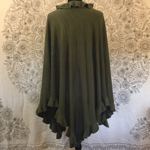 NWOT Soft Knit Cape, One Size Fits Most - Picture 6 of 8